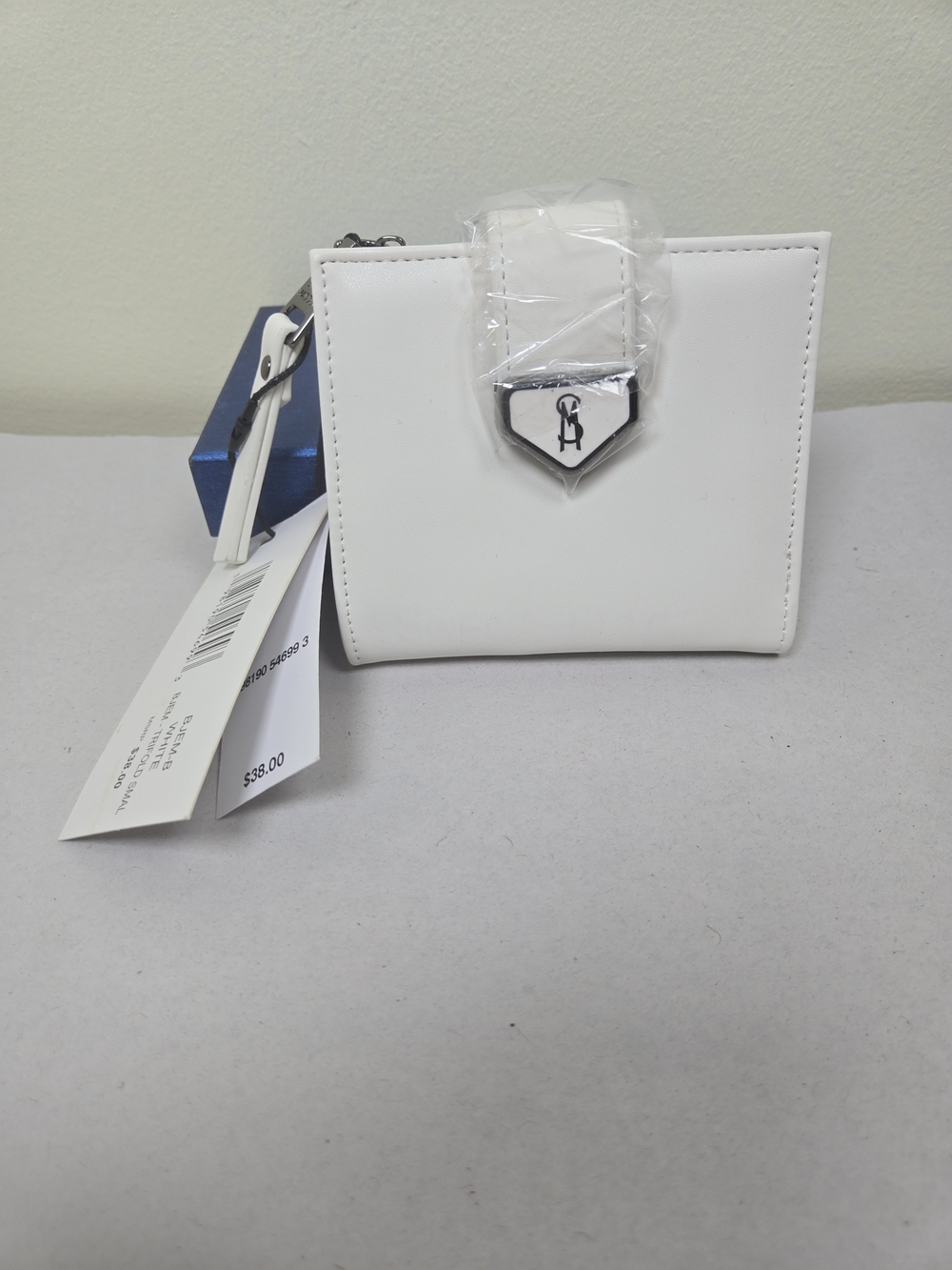 Steve Madden NWT White Mini Leather Wallet with Silver Hardware $38 Msrp